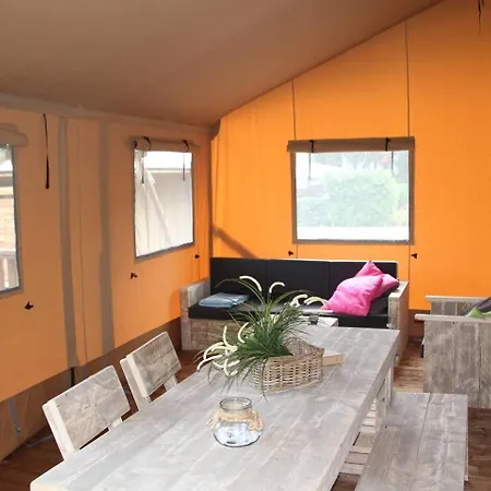 In De Veluwe Met Prive Sanitair Ll54 Lyxtält Putten